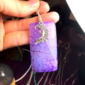 Beautiful dragon vein agate pendant